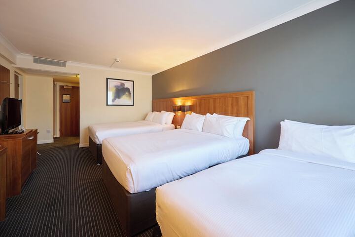 Room 93 of 292