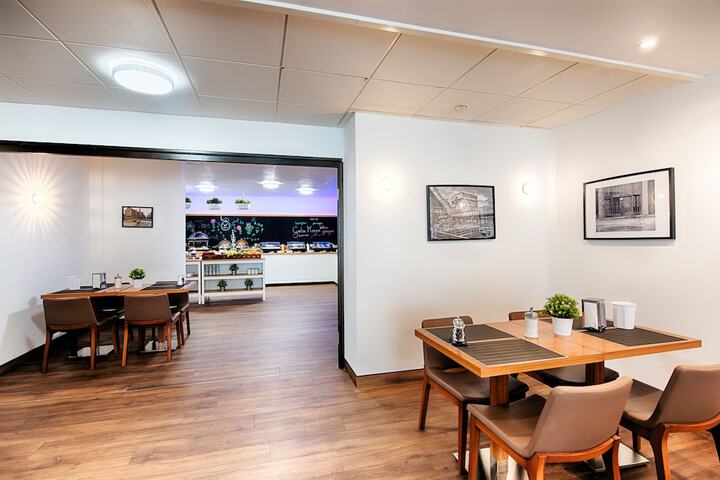 Breakfast area