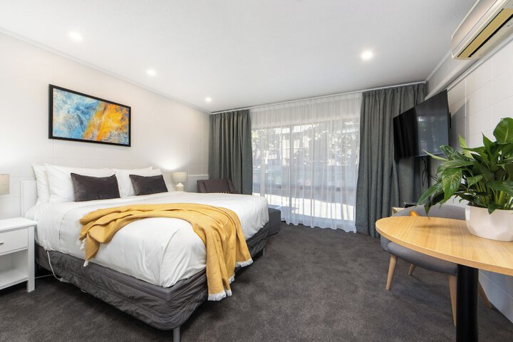 Room 10 of 34