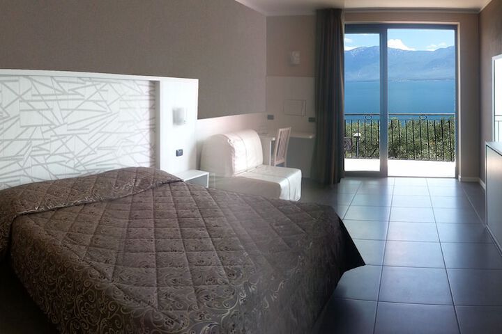 Room 4 of 53