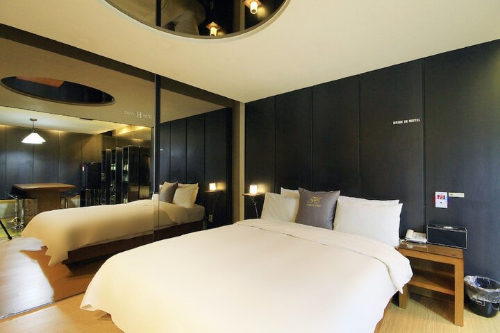 Room 15 of 47