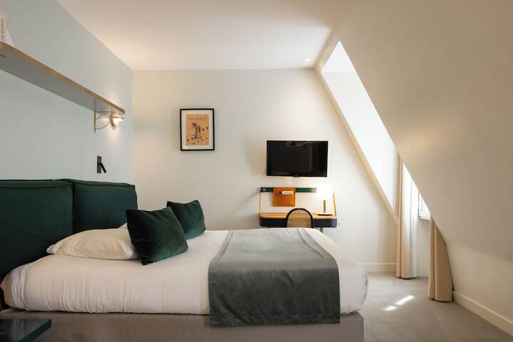 Room 33 of 57