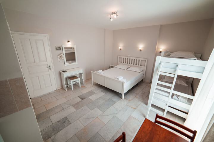 Room 12 of 32