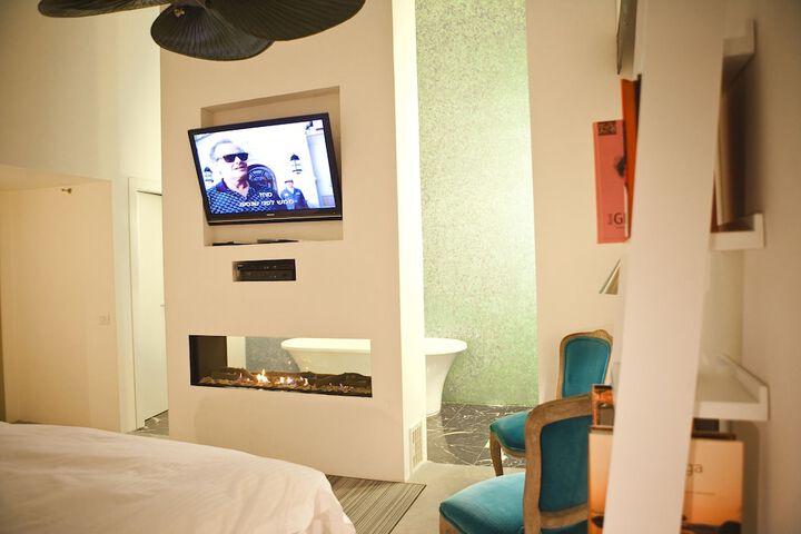Room 28 of 63