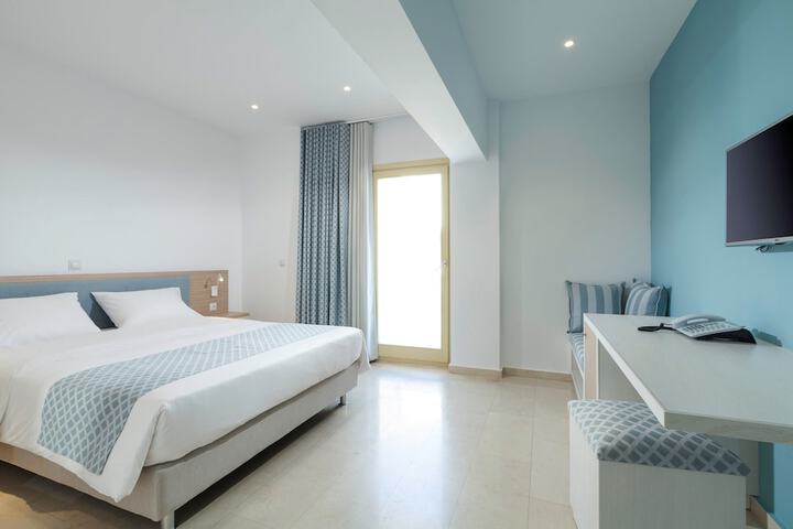Room 16 of 36