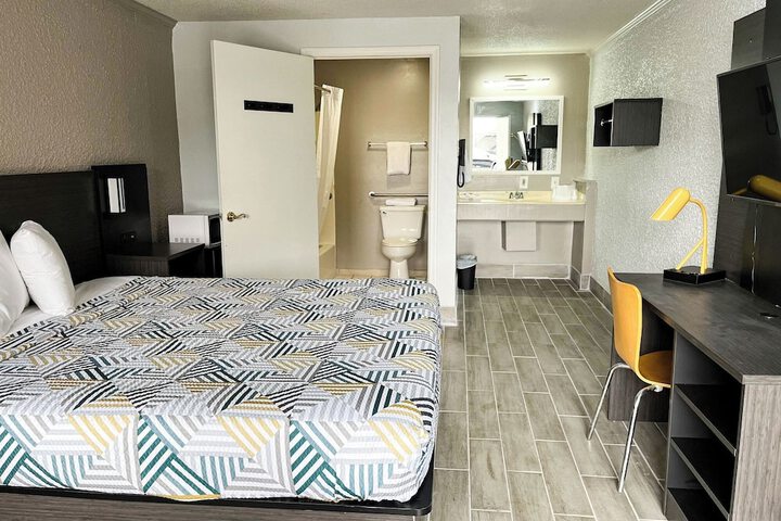 Room 15 of 40