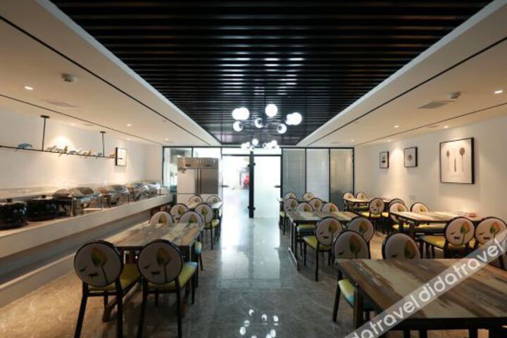 Room 2 of 18