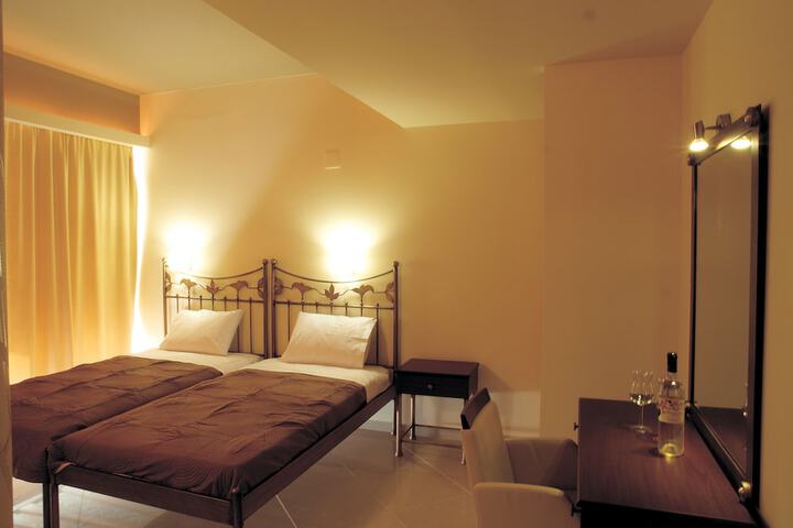 Room 5 of 48