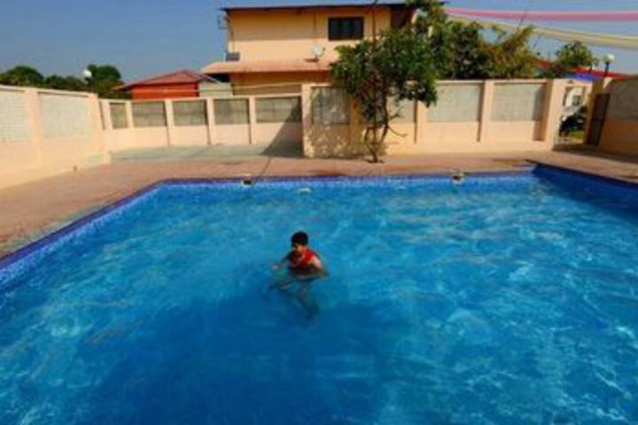 Pool 19 of 25