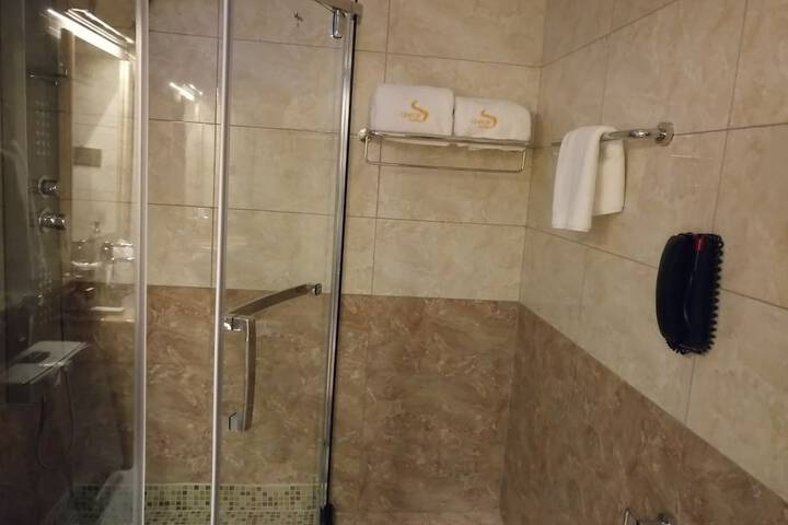 Room 20 of 34
