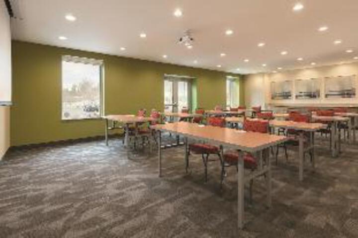 Econo Lodge in Buffalo, NY