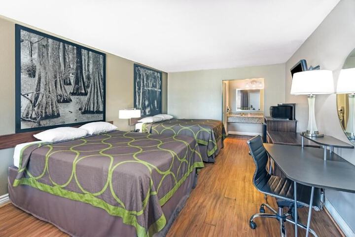 Room 5 of 11