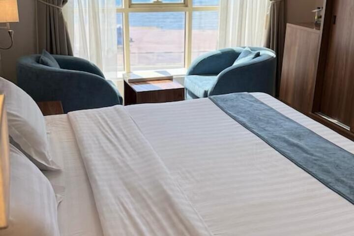 Room 9 of 42