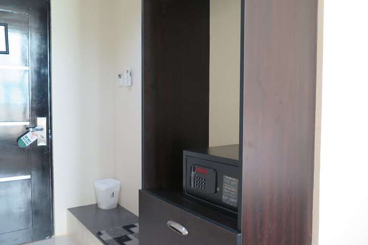 Room 15 of 32