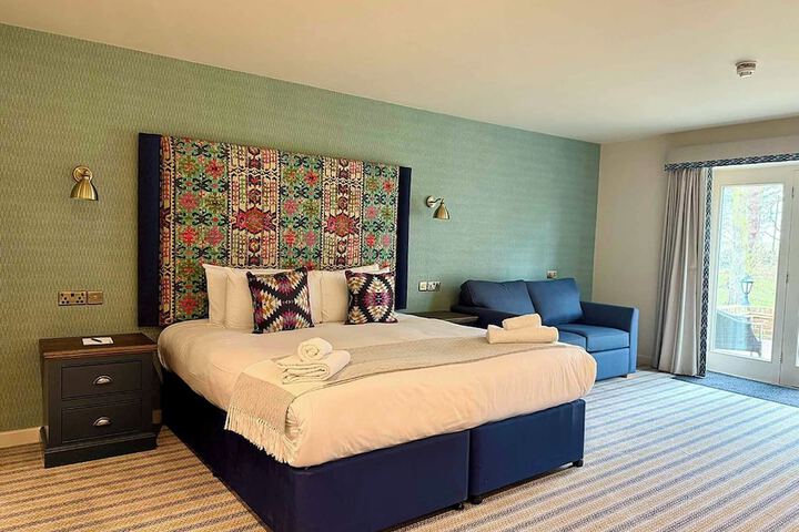 Room 44 of 153