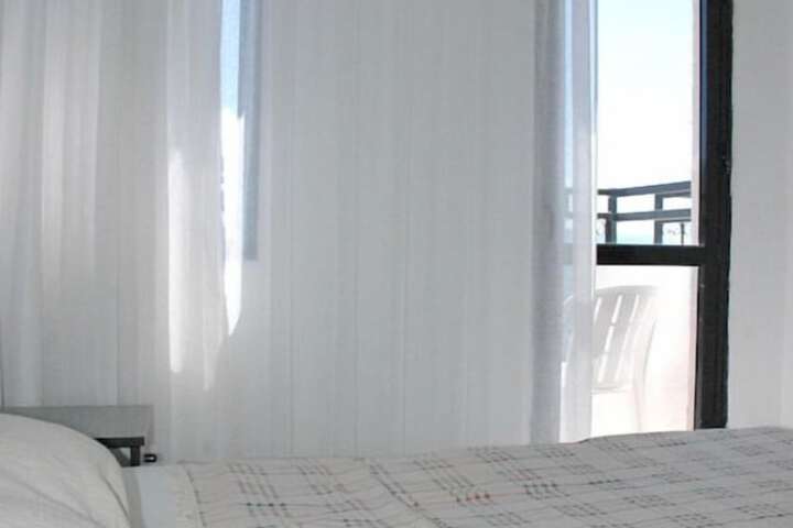 Room 12 of 27