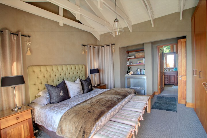 Room 9 of 32