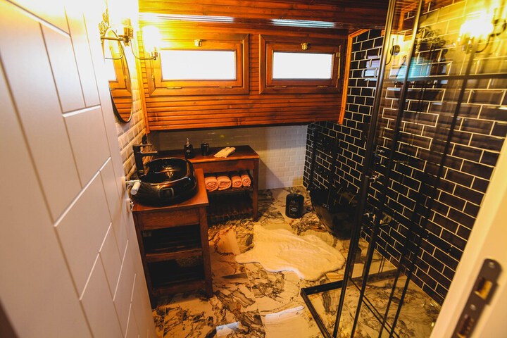 Room 12 of 22