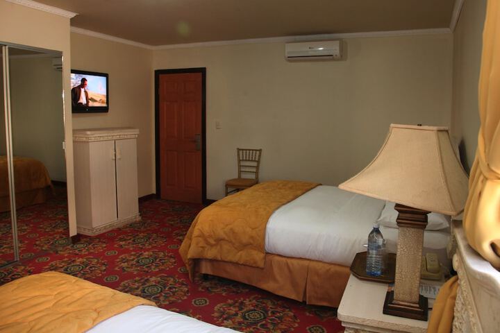 Room 6 of 14