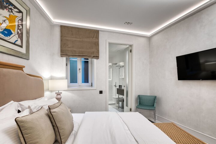Room 12 of 62
