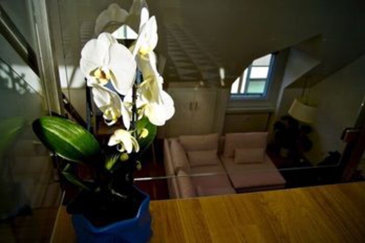 Room 47 of 100