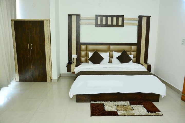 Room 6 of 22
