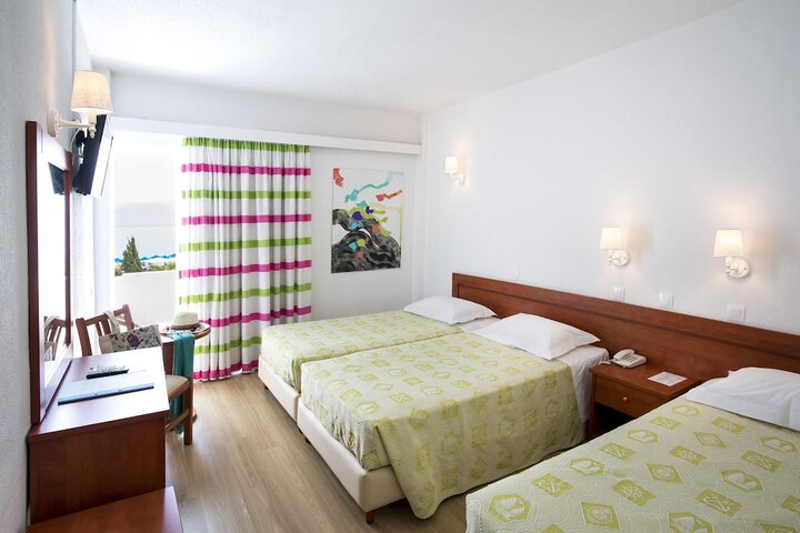 Room 4 of 36