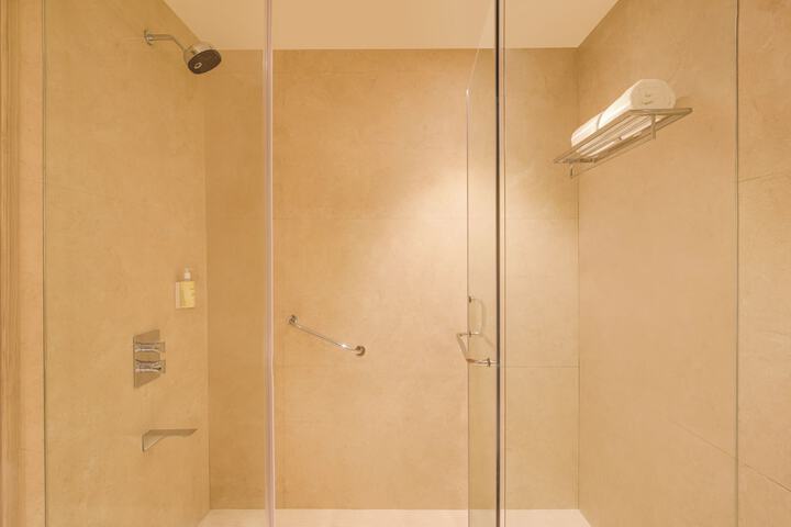 Room 34 of 62