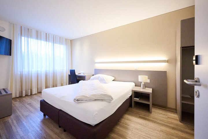 Room 7 of 28