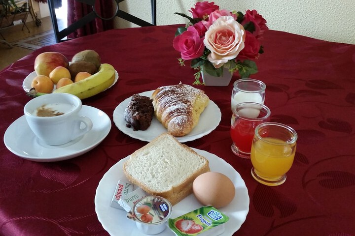 Breakfast/Coffee Service 19 of 29