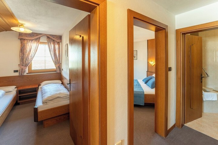 Room 25 of 70