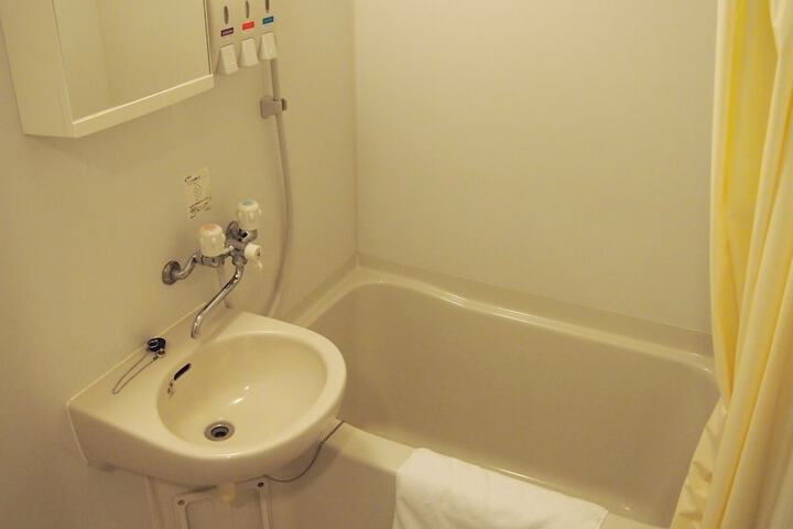 Deep soaking bathtub