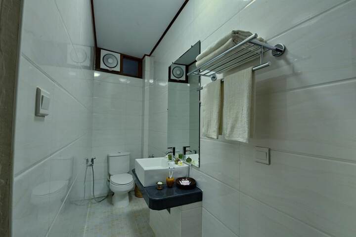 Room 25 of 40