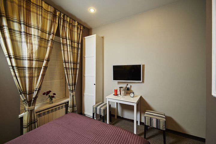 Room 4 of 78