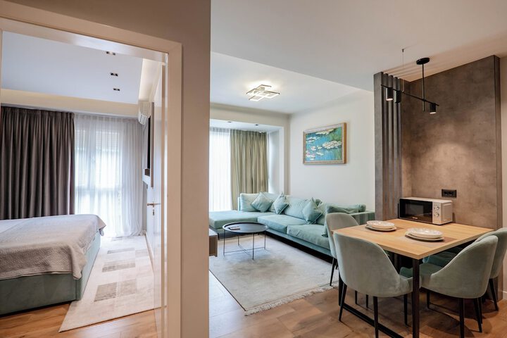 Room 93 of 132