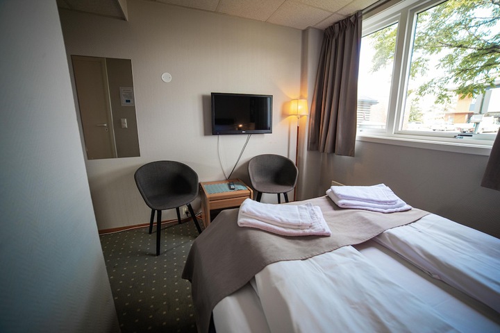 Room 8 of 32