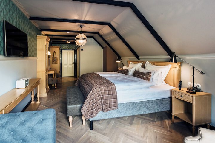 Room 10 of 73