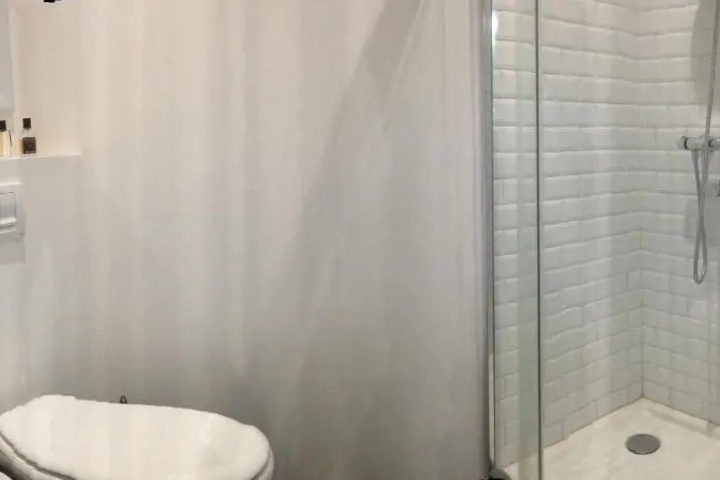 Room 7 of 10
