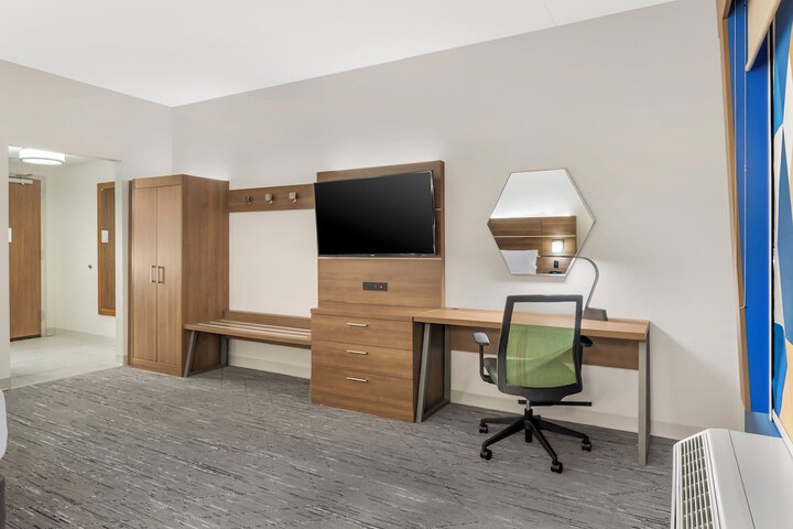 Room 11 of 44
