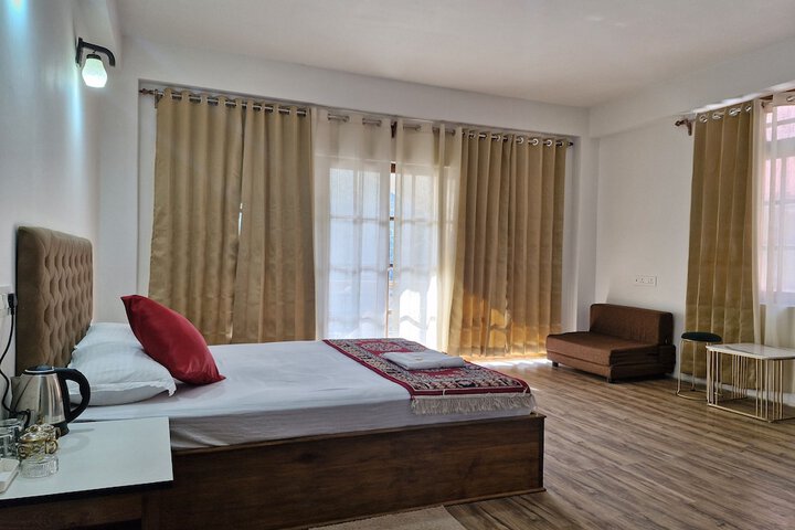 Room 3 of 18