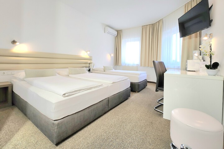 Room 8 of 32