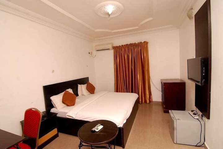 Room 2 of 48