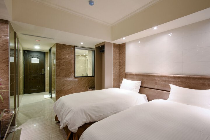 Room 4 of 39
