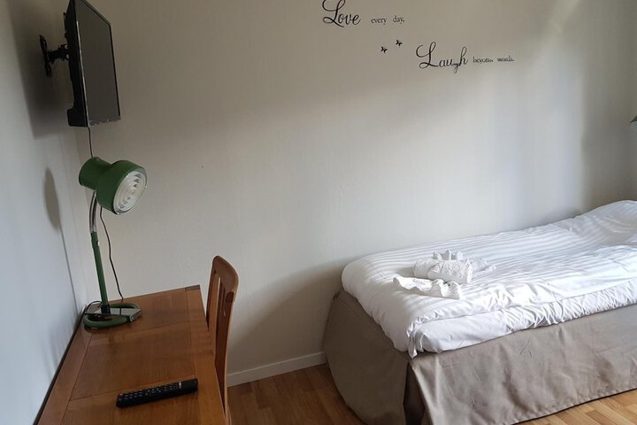 Room 16 of 35
