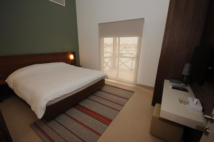 Room 6 of 123