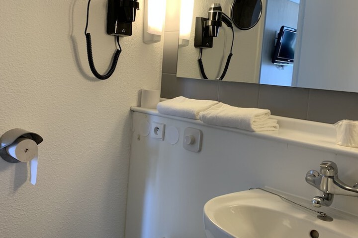 Room 17 of 30