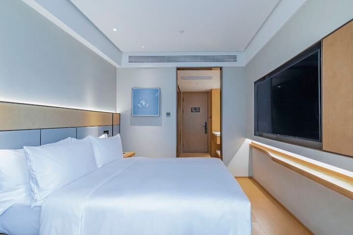 Room 4 of 32