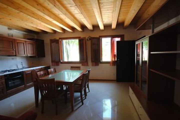 Room 16 of 30