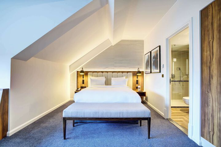Room 43 of 192