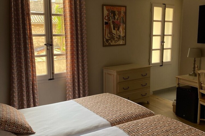 Room 44 of 136